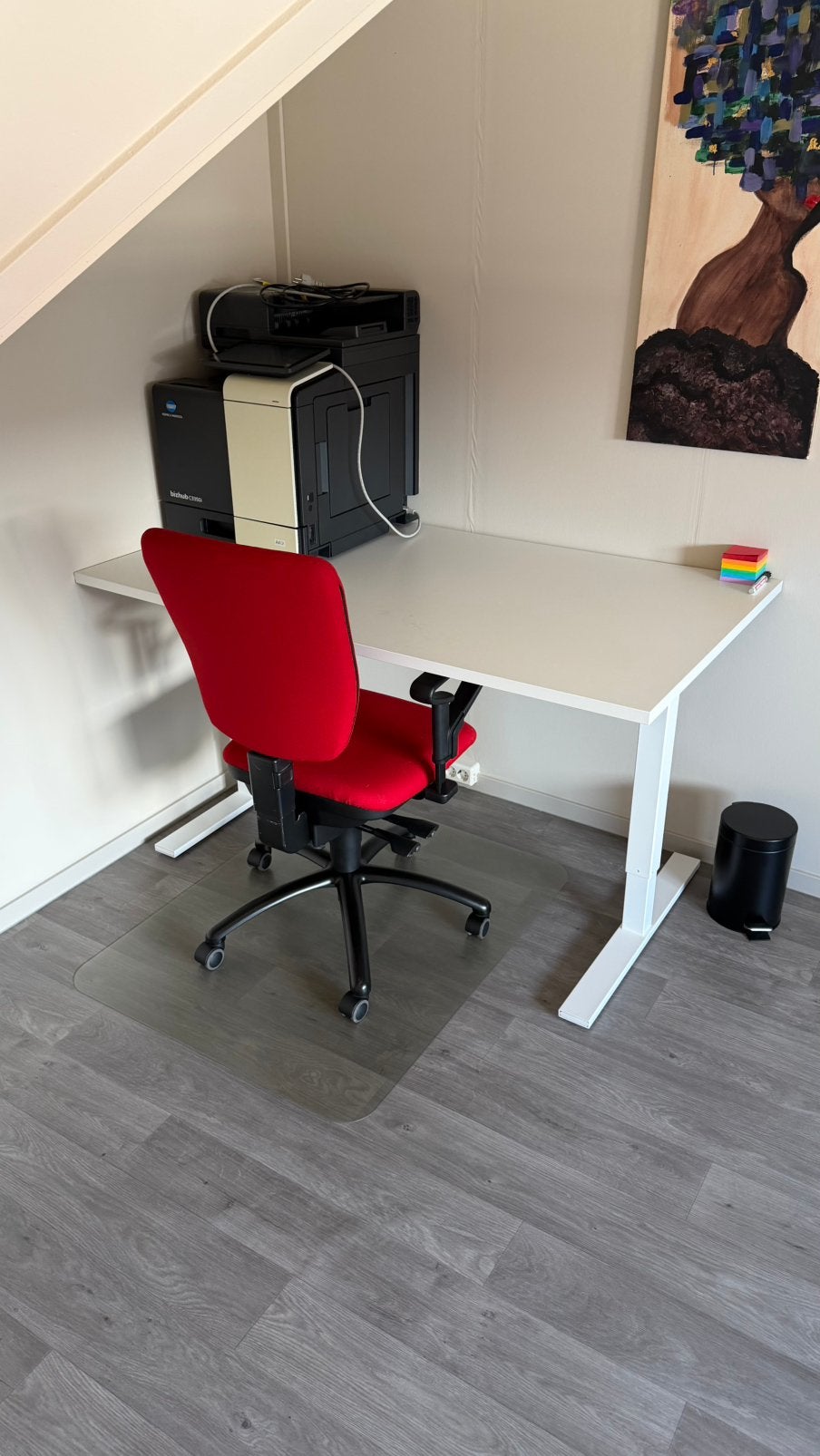 Bureau 140x80 met bureau stoel van Staples, Ophalen, Demontabel, Spaanplaat of MDF, Zo goed als nieuw