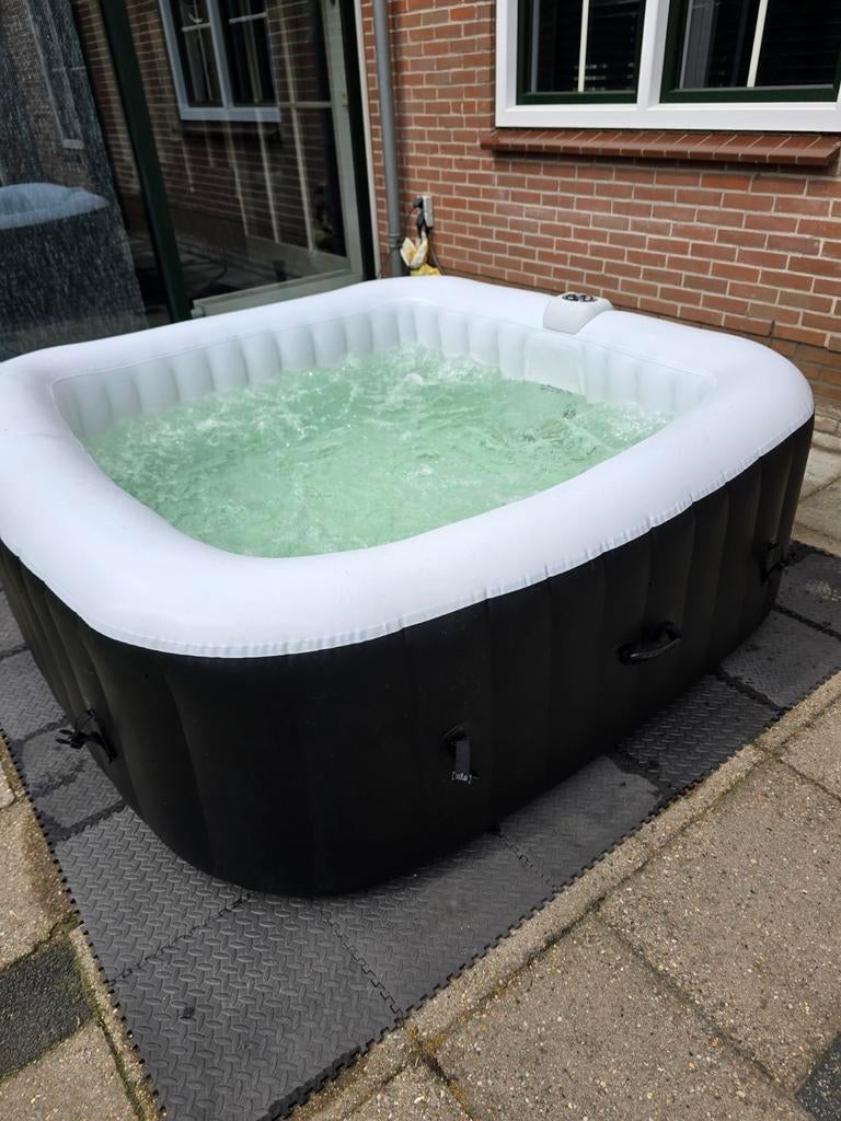 Opblaasbare Jacuzzi voor 6 Personen - 900L, Ophalen of Verzenden, Zo goed als nieuw, Filter, Opblaasbaar