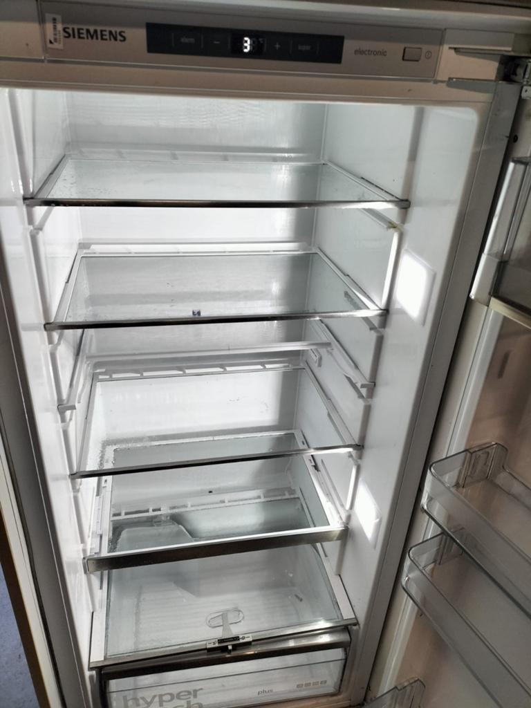 Siemens inbouw koelkast zeer zuinig., Witgoed en Apparatuur, Vriezers en Diepvrieskisten, Ophalen, 120 tot 140 cm, Minder dan 60 cm