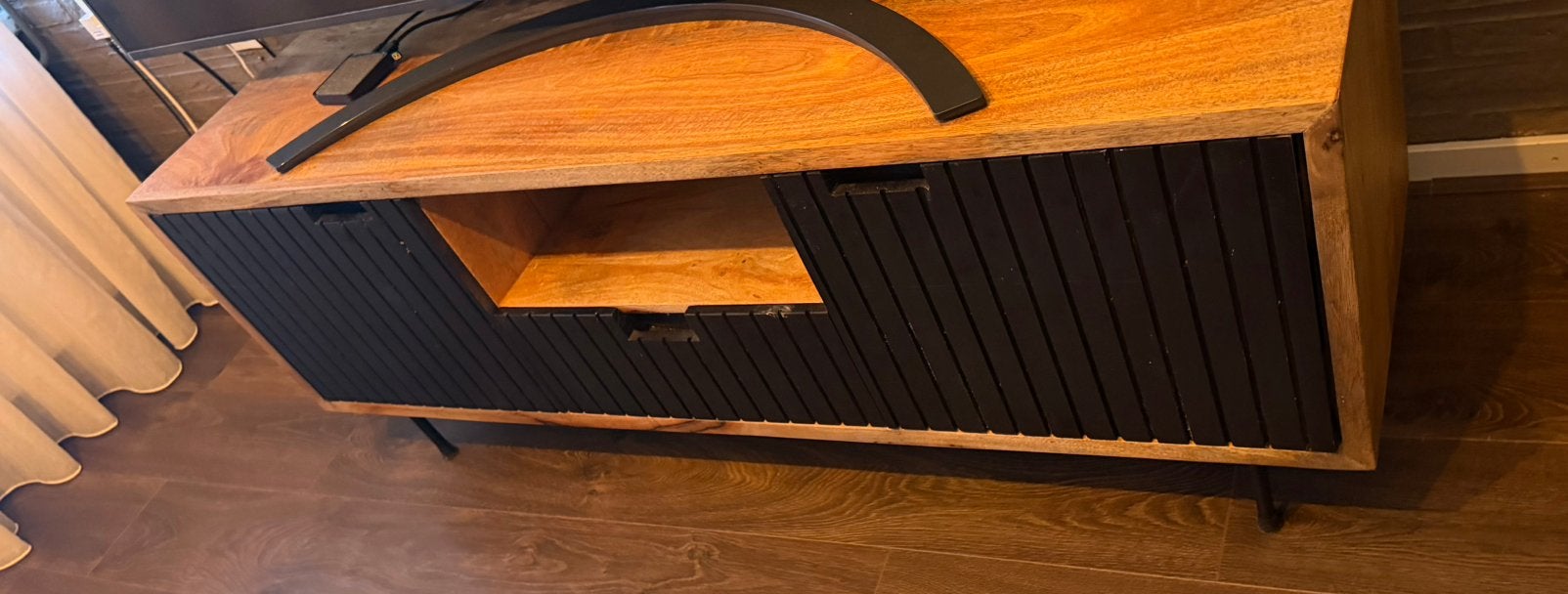 Nette tv meubel mango hout, Huis en Inrichting, Kasten | Televisiemeubels, Ophalen, 100 tot 150 cm, Zo goed als nieuw, Minder dan 100 cm