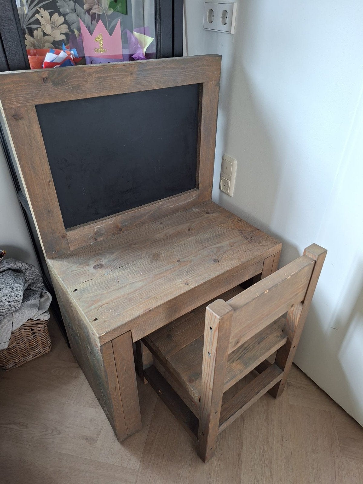 Stoer bureautje met stoel en krijtbord, Ophalen, Tafel(s) en Stoel(en)