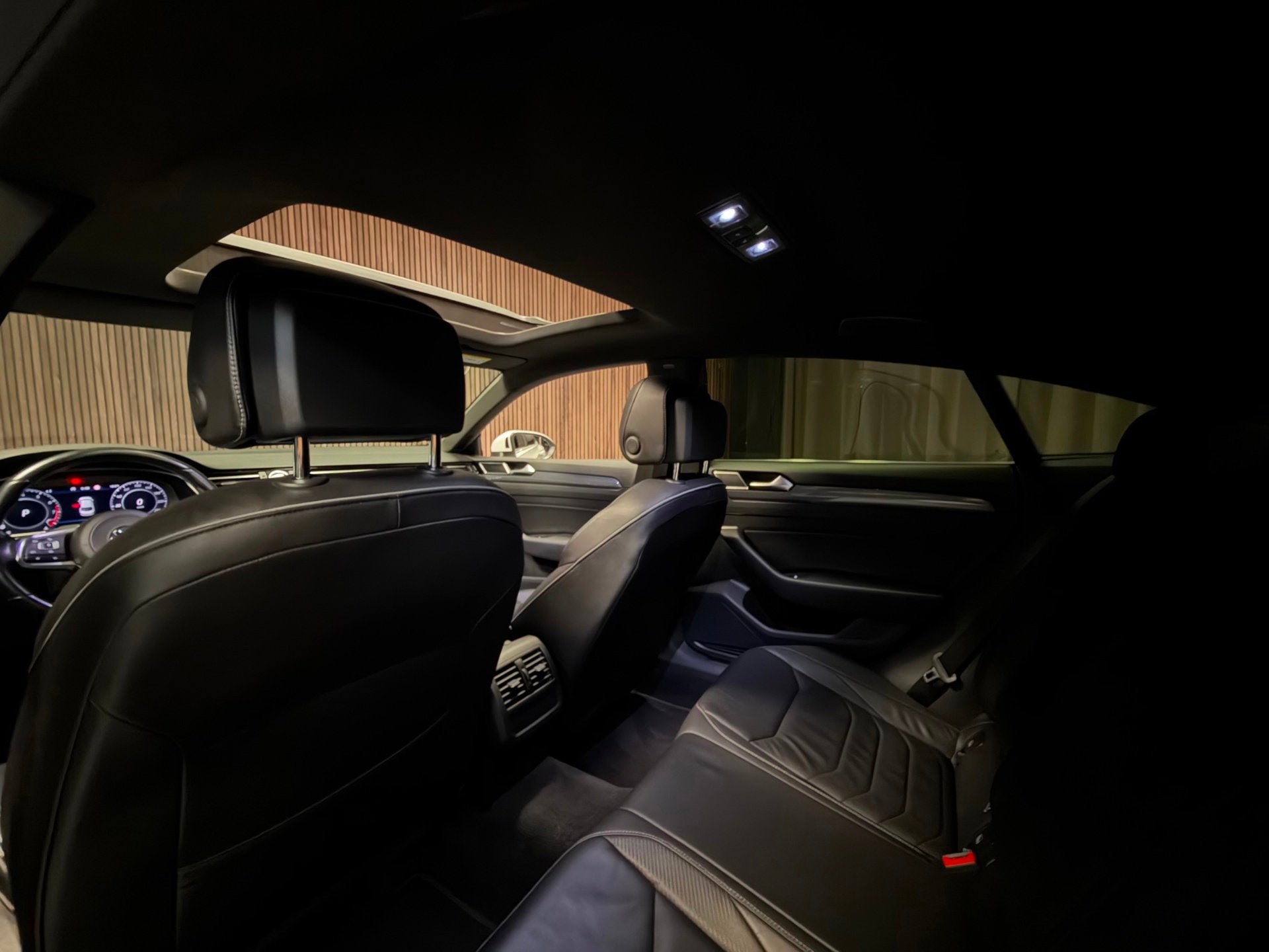 Volkswagen ARTEON 1.5 TSI DSG VOLLEDIG R-LINE UITGEVOERD|MEM, Auto's, Dealer onderhouden, Arteon, 4 cilinders, 150 pk