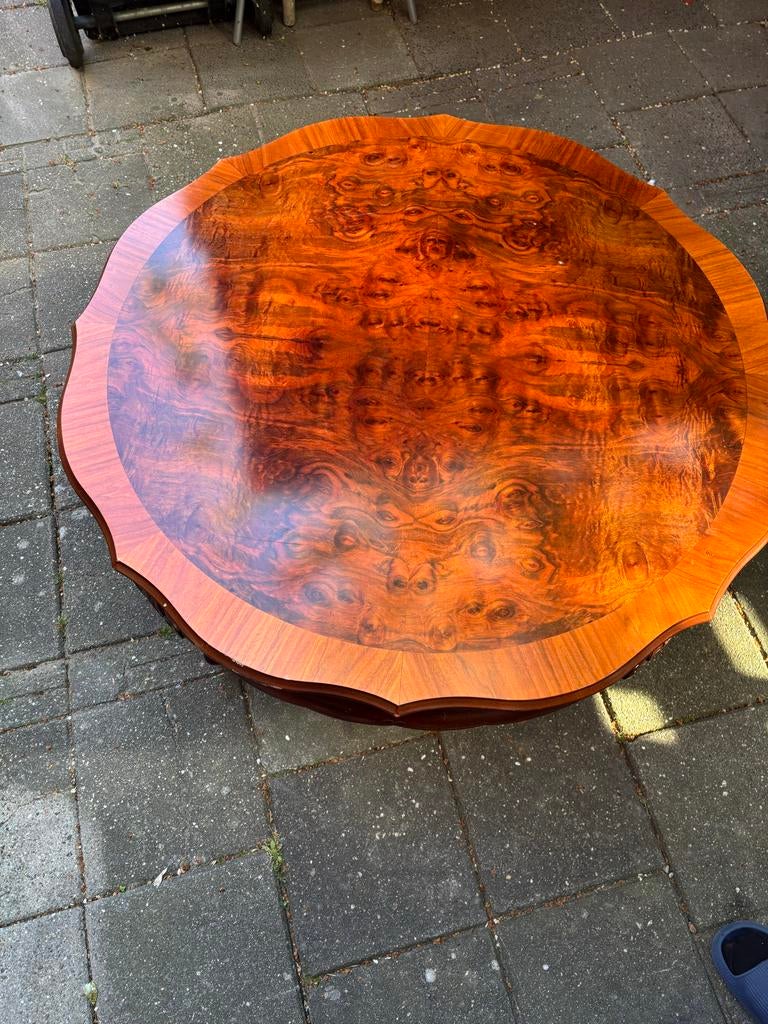 Klassieke salontafel met wortelnoten fineer, Ophalen