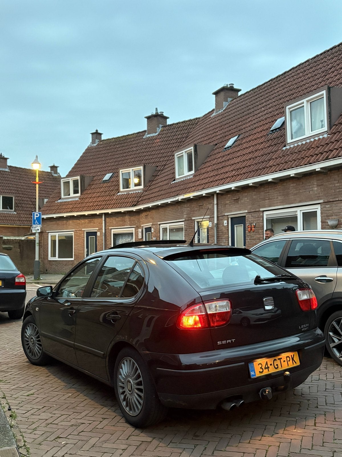 Seat Leon 1.8 20VT 2001 Zwart NAP, Auto's, Voorwielaandrijving, 4 cilinders, Zwart, Origineel Nederlands