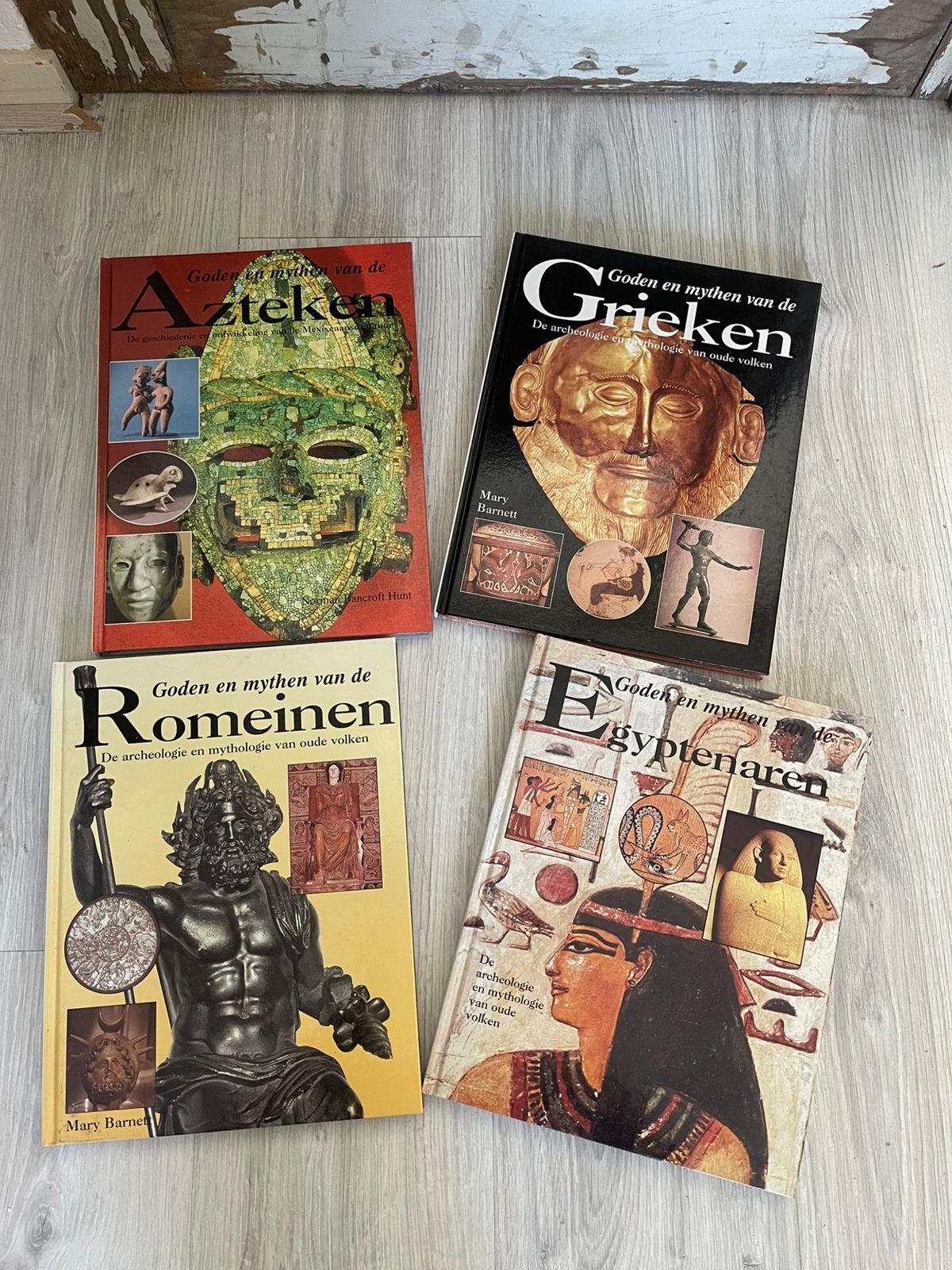 Goden & Mythen- grieken, Romeinen, Egyptenaren en Azteken, Ophalen of Verzenden, Zo goed als nieuw