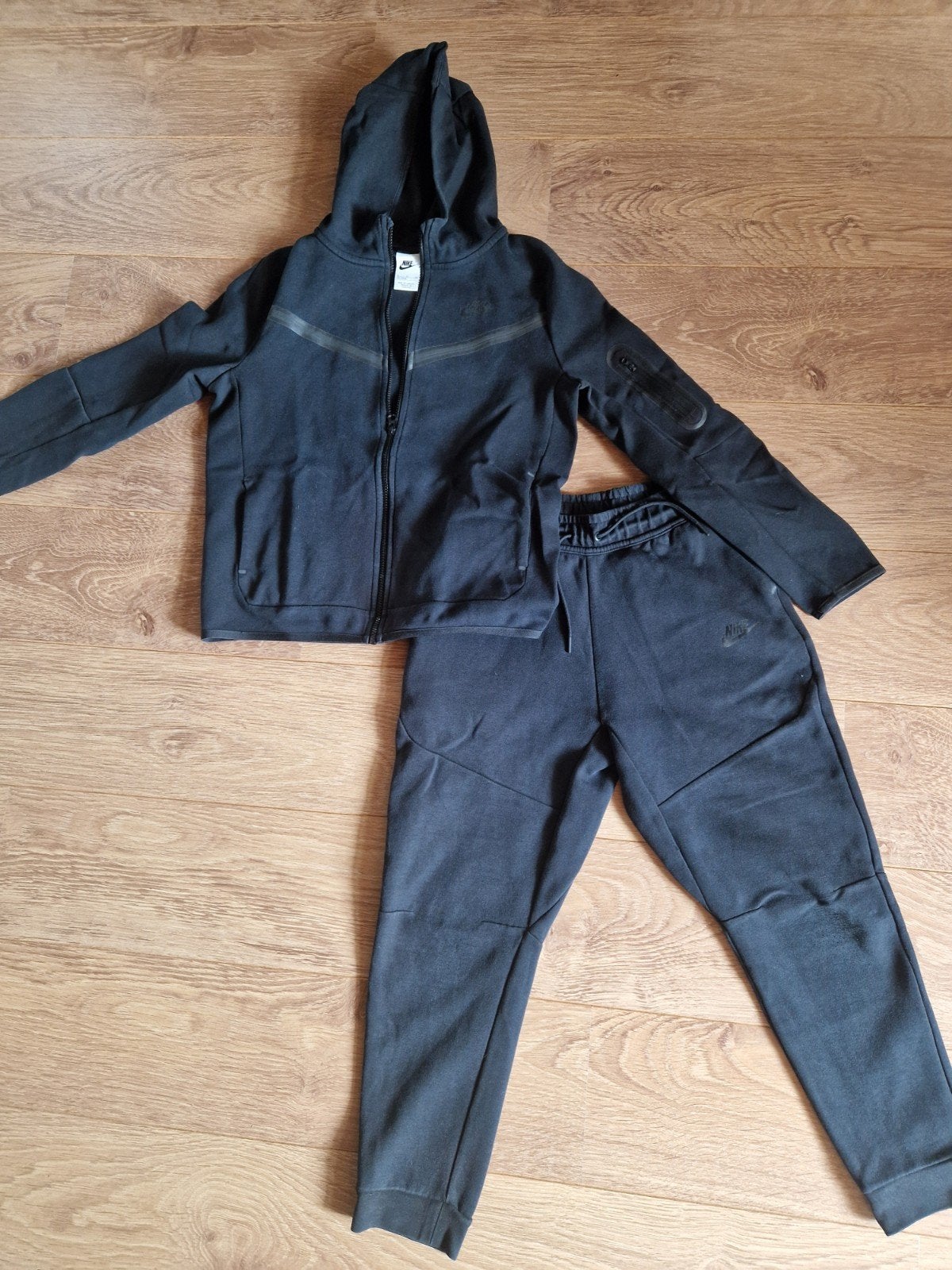 Nike Tech Fleece Trainingspak Zwart - Maat XL (158-170cm), Ophalen, Gebruikt, Nike, Jongen of Meisje