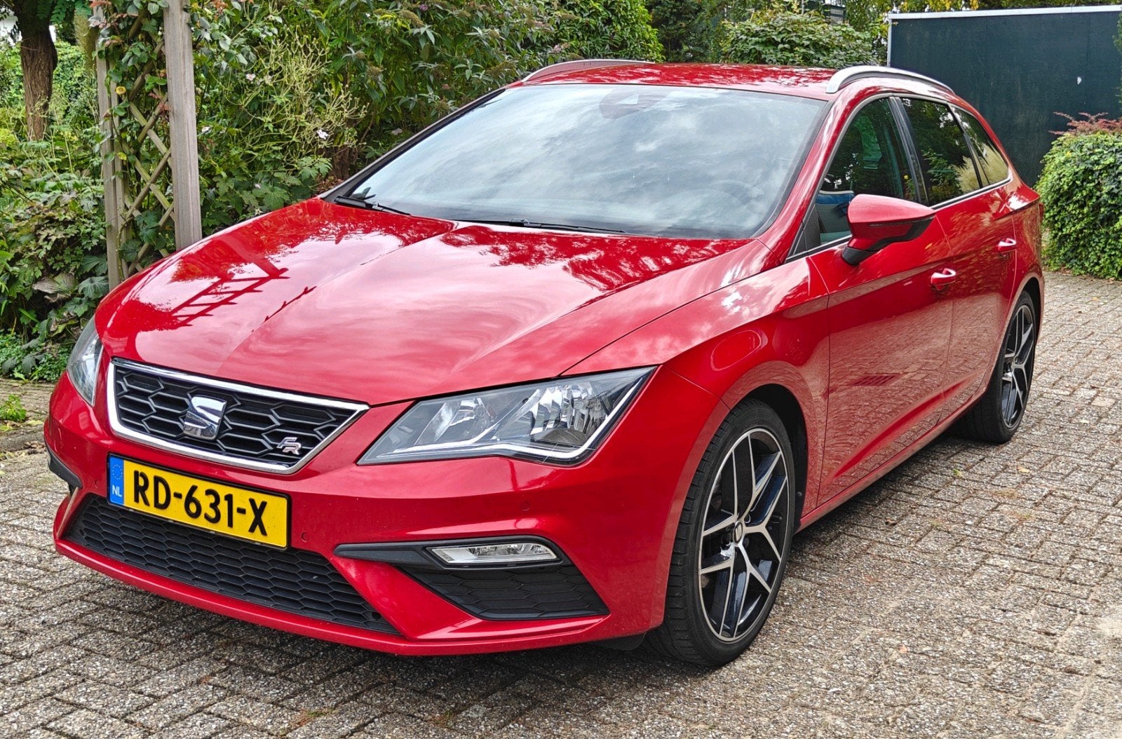 Seat Leon ST 1.4 TSI FR - 2017 Rood Trekhaak, Voorwielaandrijving, Parkeersensor, Leon, Leder en Stof