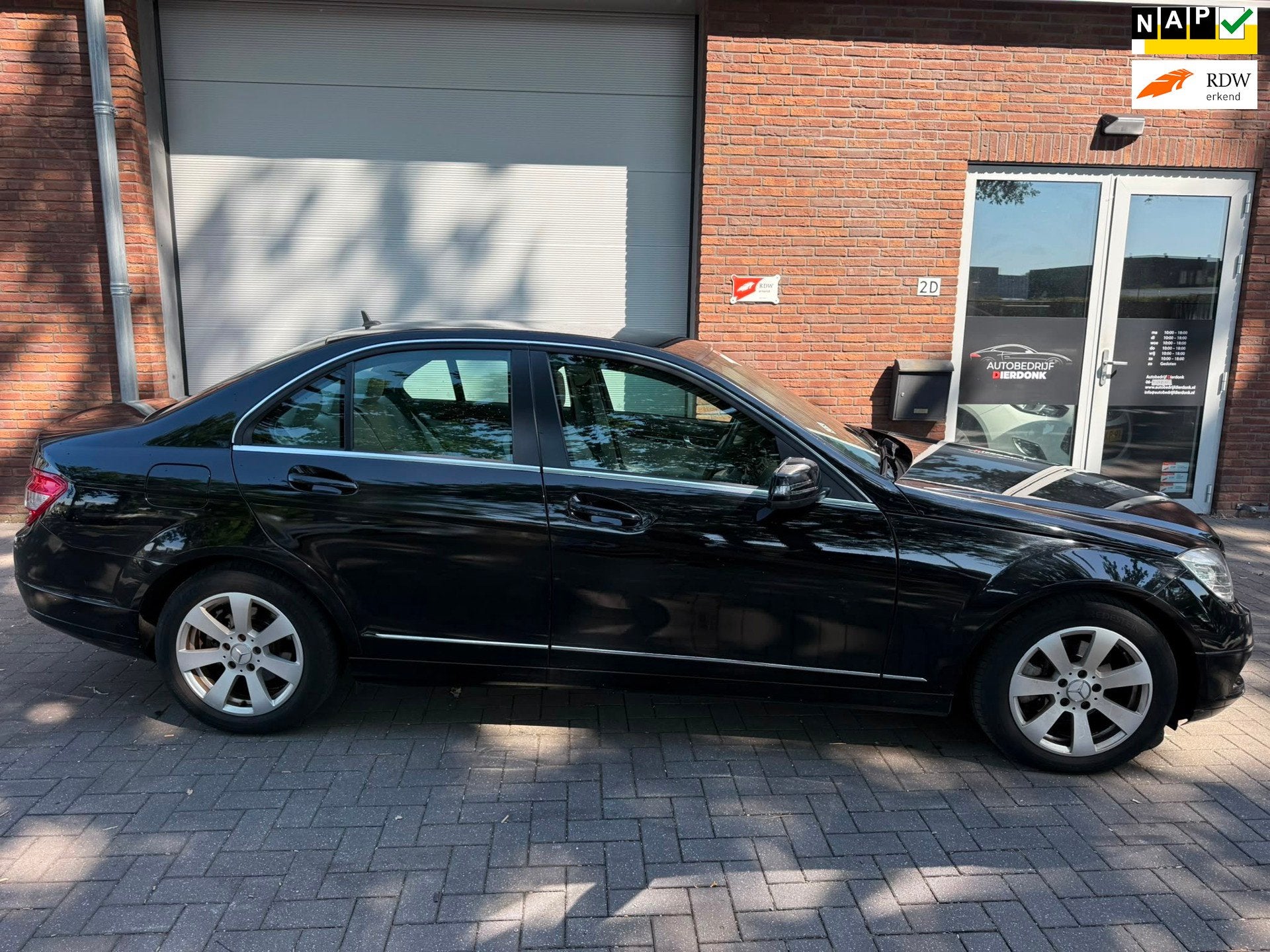 Mercedes-Benz C-klasse 180 K BlueEFFICIENCY|AIRCO|NIEUWE APK, Auto's, Mercedes-Benz, Gebruikt, Zwart, Origineel Nederlands, Handgeschakeld