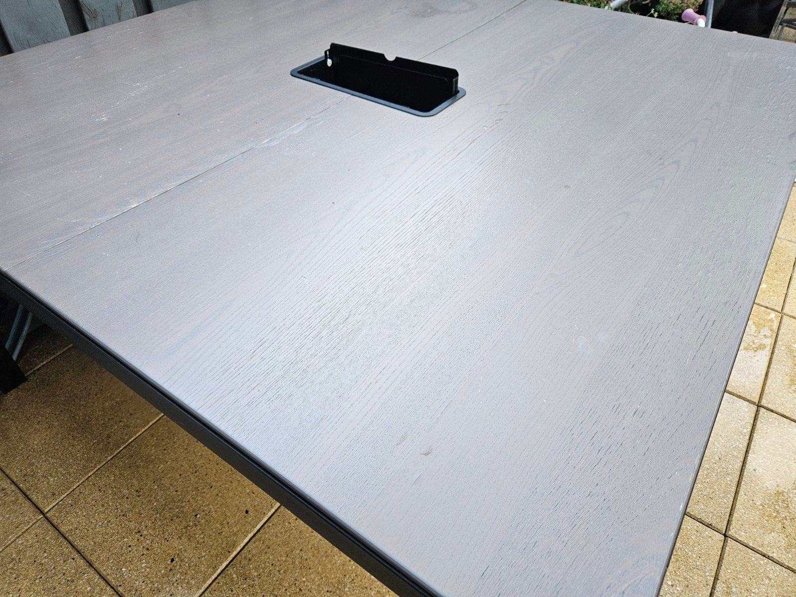 Moderne tuintafel met houtlook en stroomaansluiting, Ophalen, Gebruikt, Rechthoekig, Overige materialen