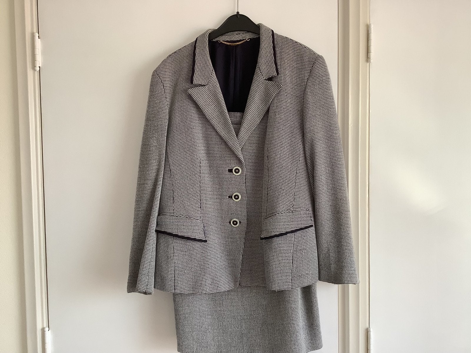 Basler pakje maat 44 donkerblauw met wit, Kleding | Dames, Kostuum of Pak, Blauw, Maat 42/44 (L), Ophalen of Verzenden