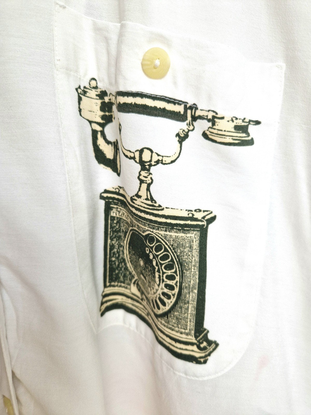 Unieke vintage witte blouse met telefoon tekeningen, Kleding | Dames, Ophalen of Verzenden, Zo goed als nieuw, Maat 42/44 (L)