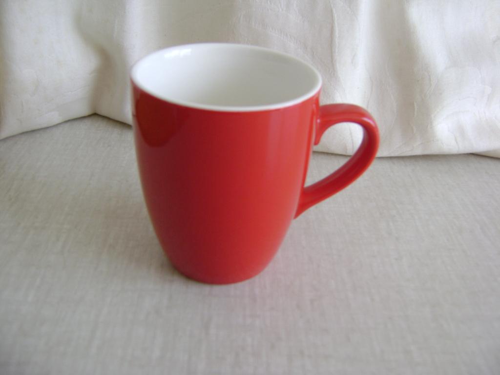Hema mok rood, Ophalen of Verzenden, Zo goed als nieuw, Effen, Kop(pen) en/of Schotel(s)