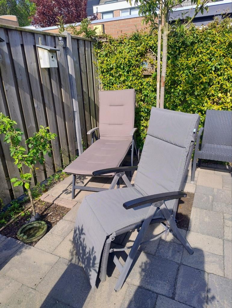 Te koop ligbed en verstelbare tuinstoel met kussens, Tuin en Terras, Ligbedden, Ophalen, Gebruikt, Kunststof