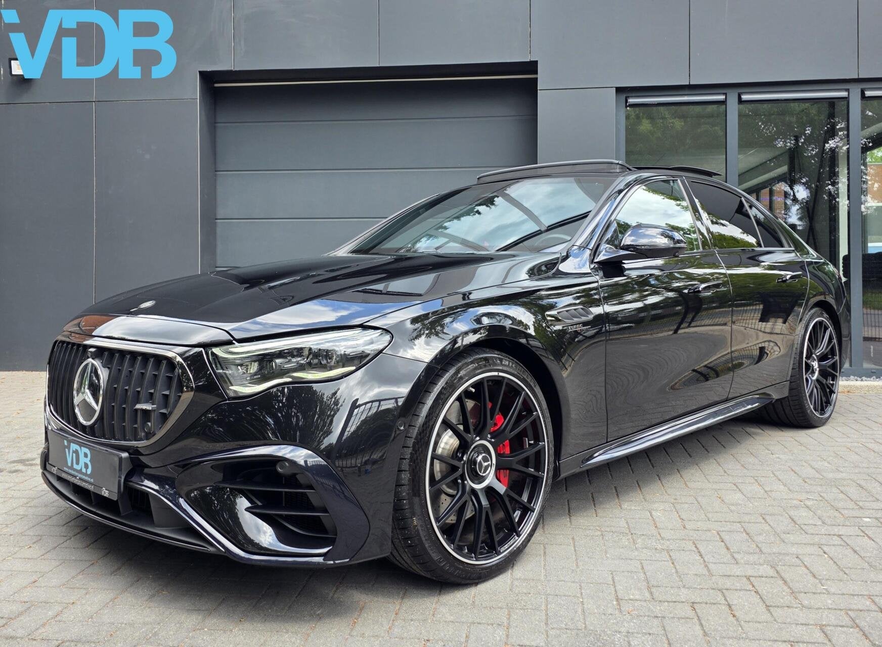 Mercedes E-klasse AMG 53 4MATIC+ Night PANO SUPERSCREEN BTW, Auto's, Mercedes-Benz, Automaat, 610 pk, Zwart, Bedrijf