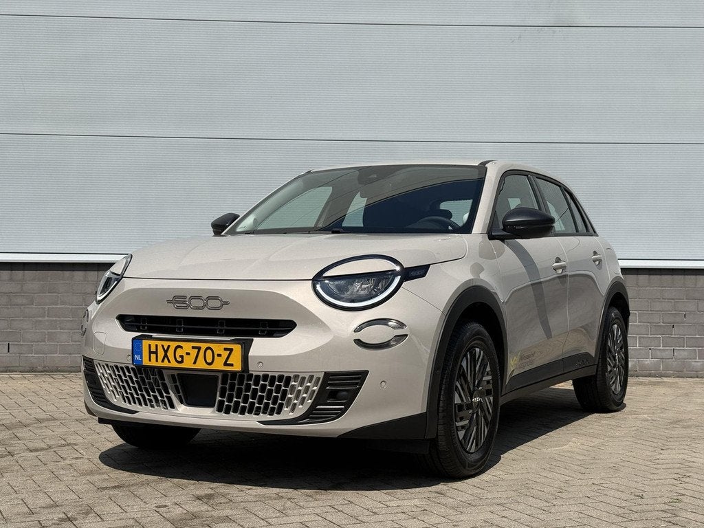 Fiat 600 Hybrid Turbo Charged 110pk Automaat Urban | Cruise, Auto's, Fiat, Automaat, Gebruikt, 1199 cc, Bedrijf