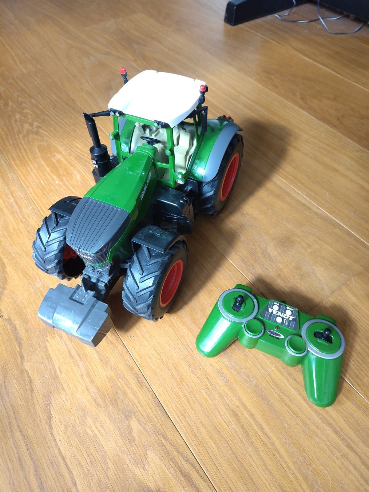 Jamara Fendt Tractor 1:16 Afstand Bestuurbaar - Z.G.A.N., Ophalen of Verzenden, Zo goed als nieuw, Overige schalen, Onderdeel