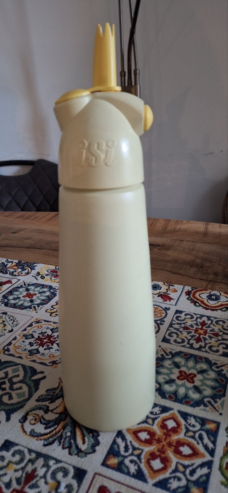 Vintage iSi Easy Whip Slagroomspuit Sifon - Pastelgeel ZGAN, Geel, Ophalen of Verzenden, Zo goed als nieuw, Overige materialen