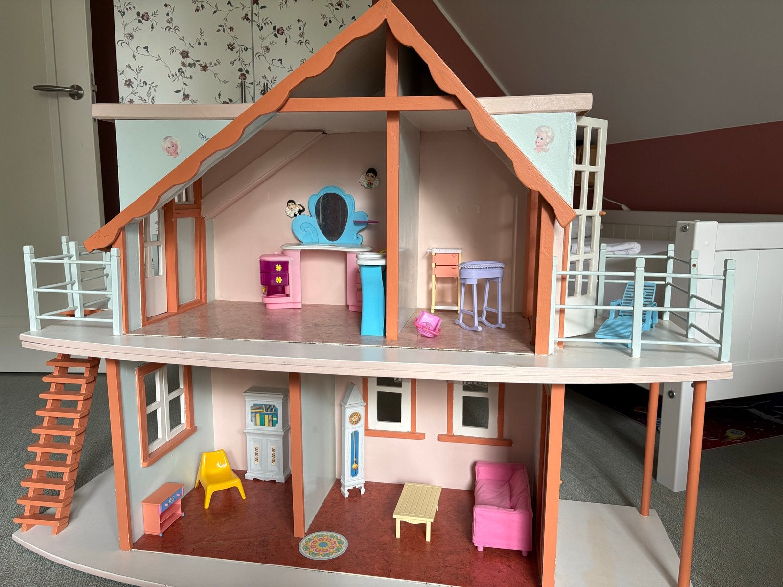 Groot Barbie/Poppenhuis met meubels (130x40x99 cm), Ophalen, Gebruikt, Poppenhuis
