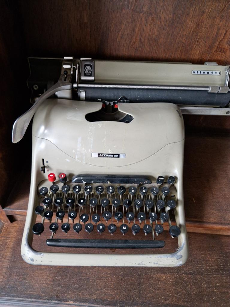 Vintage Olivetti Lexikon 80 typemachine, Ophalen