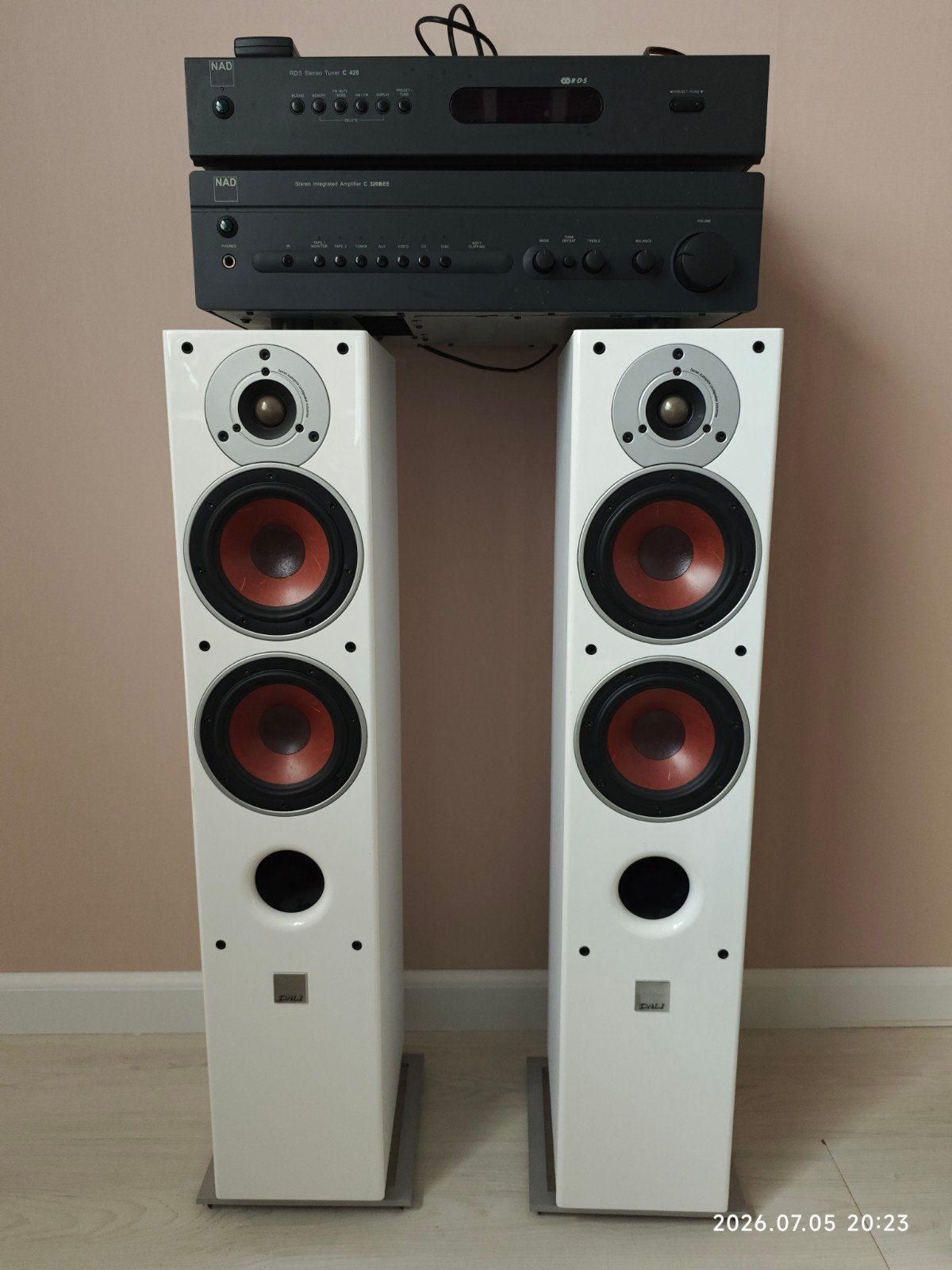 Dali Zensor 5 speakers with NAD amp and tuner