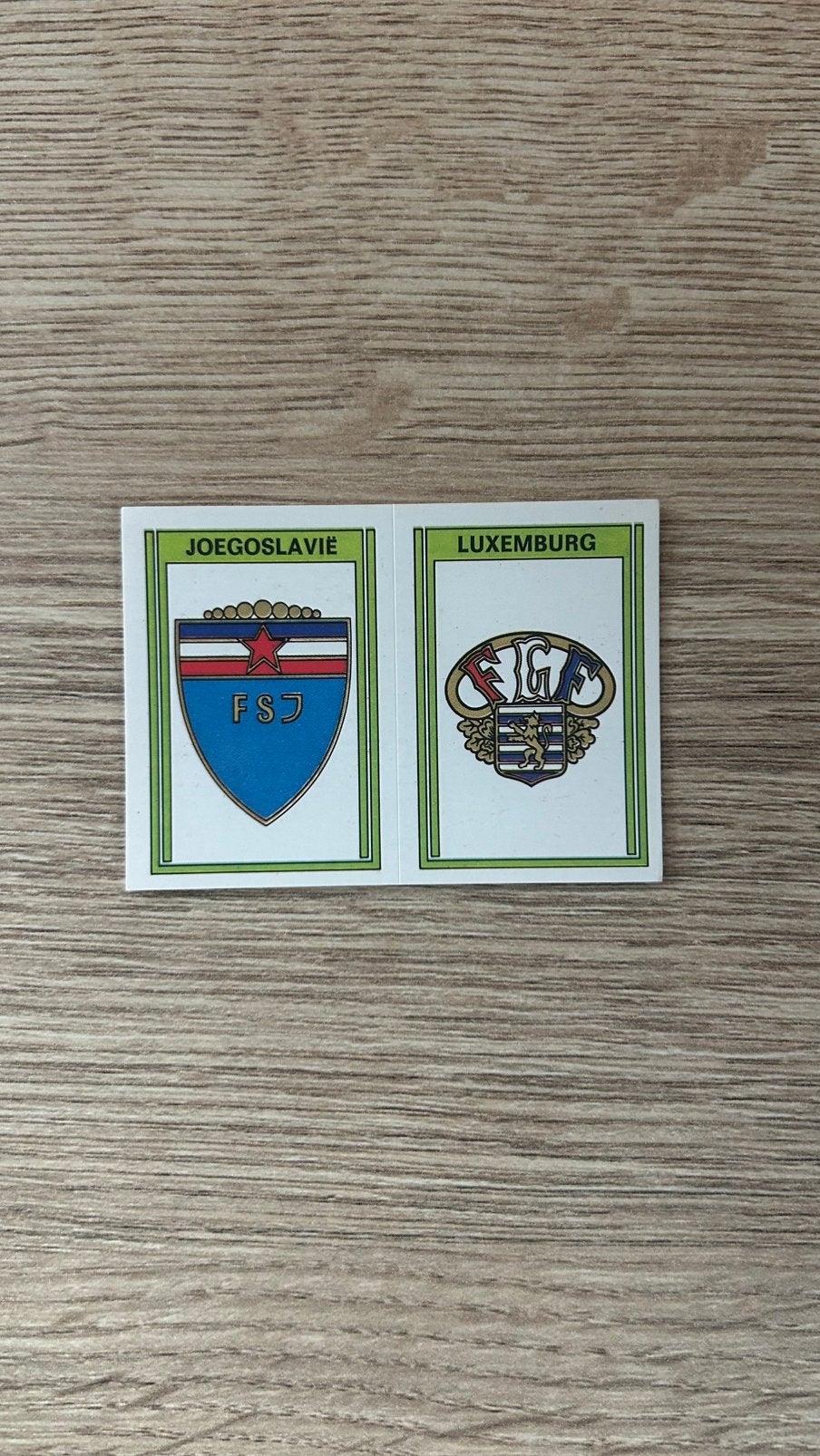 Panini Voetbal 78 plaatje emblemen Joegoslavië en Luxemburg, Ophalen of Verzenden