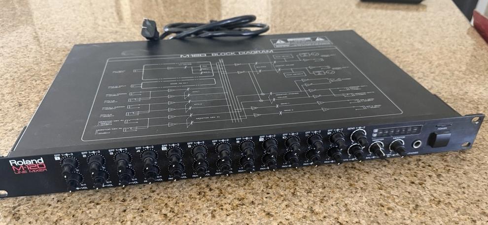 Roland m 120 line mixer, Muziek en Instrumenten, Mengpanelen, Ophalen of Verzenden, Zo goed als nieuw