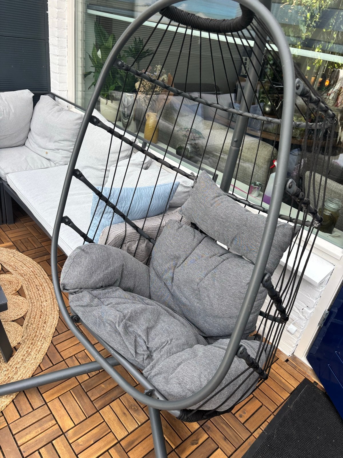 Comfortabele hangstoel met standaard - Grijs, Huis en Inrichting, Stoelen, Ophalen, Gebruikt, Metaal, Eén
