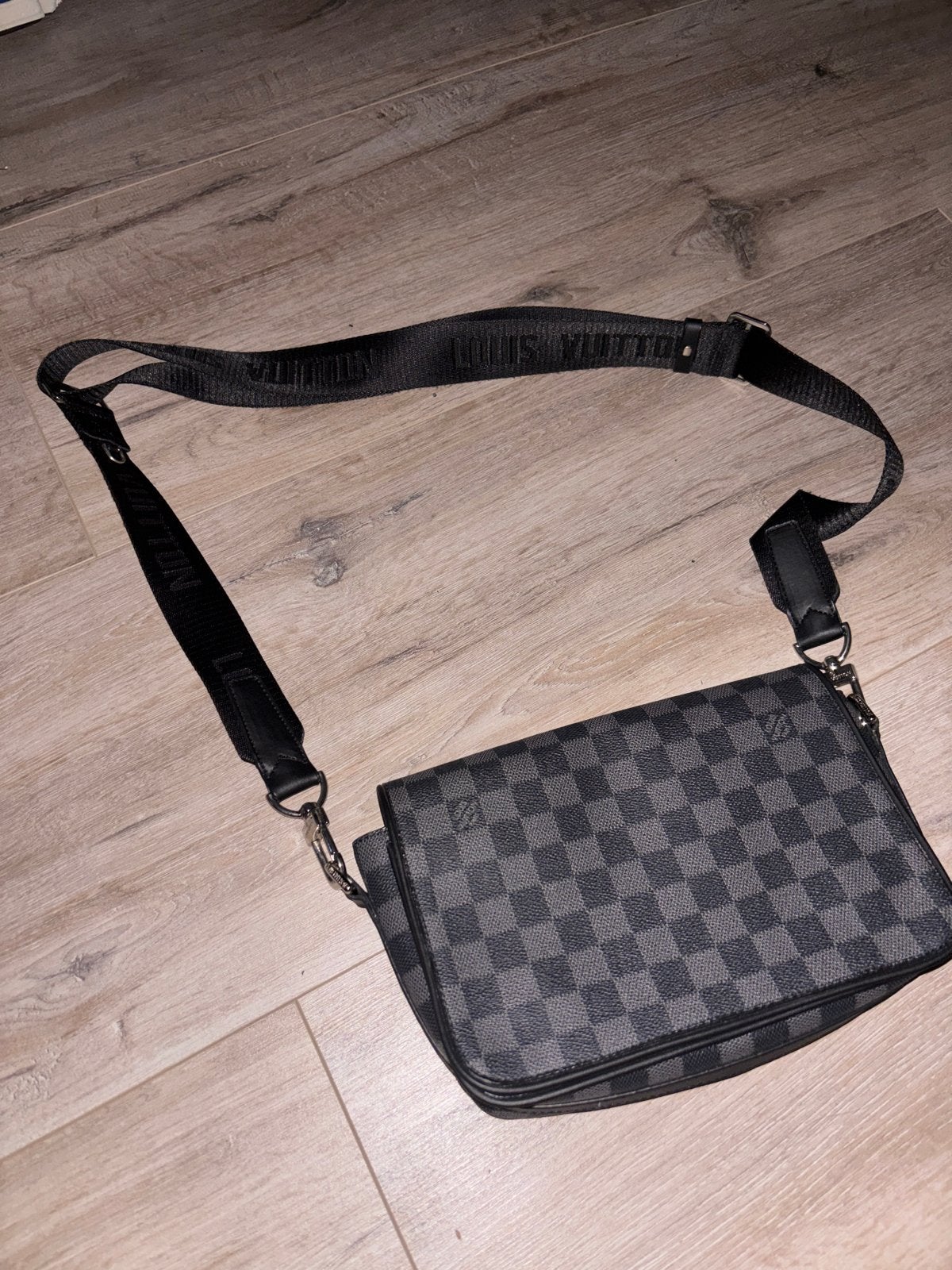Louis Vuitton Schoudertas - Damier Graphite Canvas, Ophalen of Verzenden, Zo goed als nieuw, Zwart, Schoudertasje