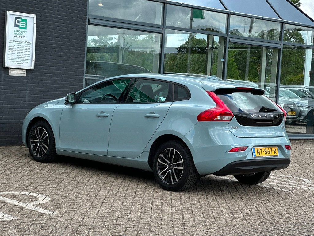 Volvo V40 1.5 T2 Nordic+/2E EIG /NAVI/AUTOMAAT/NL-AUTO NAP!, Euro 6, 4 cilinders, 700 kg, Blauw