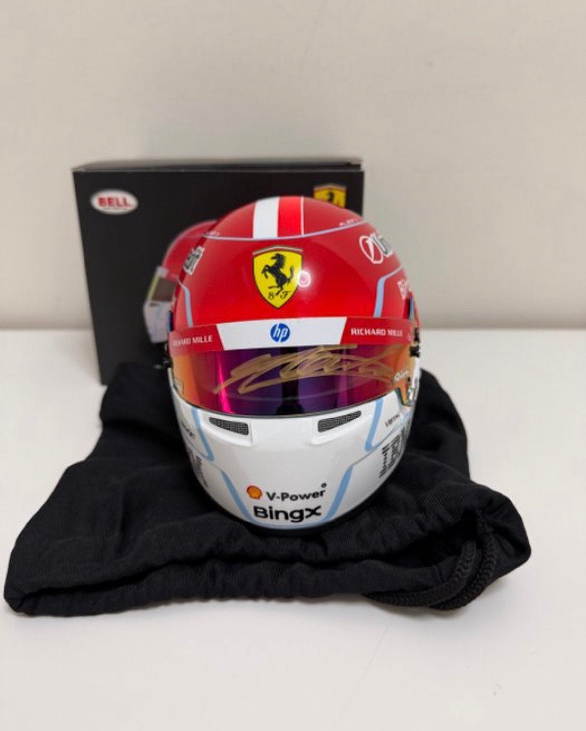Charles Leclerc gesigneerde 1:2 helm 2026, Verzamelen, Verzenden, Nieuw, Formule 1