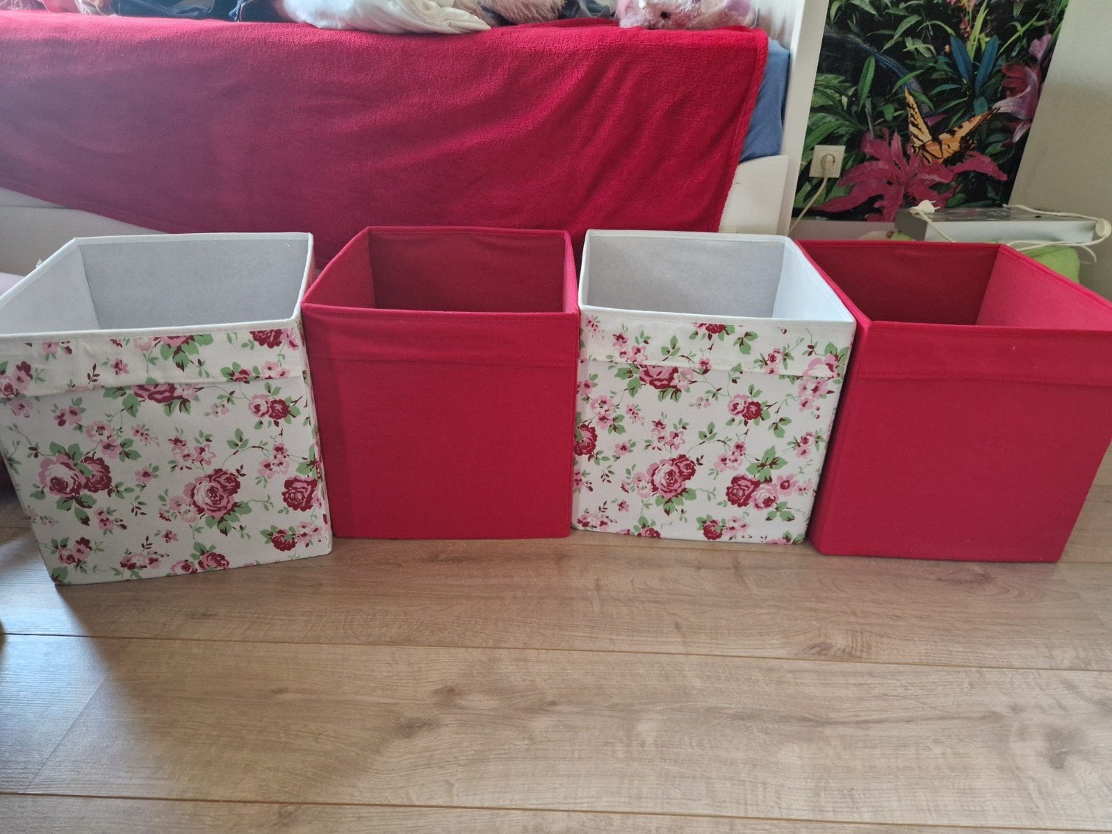 Kallax opbergboxen - rood en bloemenprint, Huis en Inrichting, Ophalen, Zo goed als nieuw