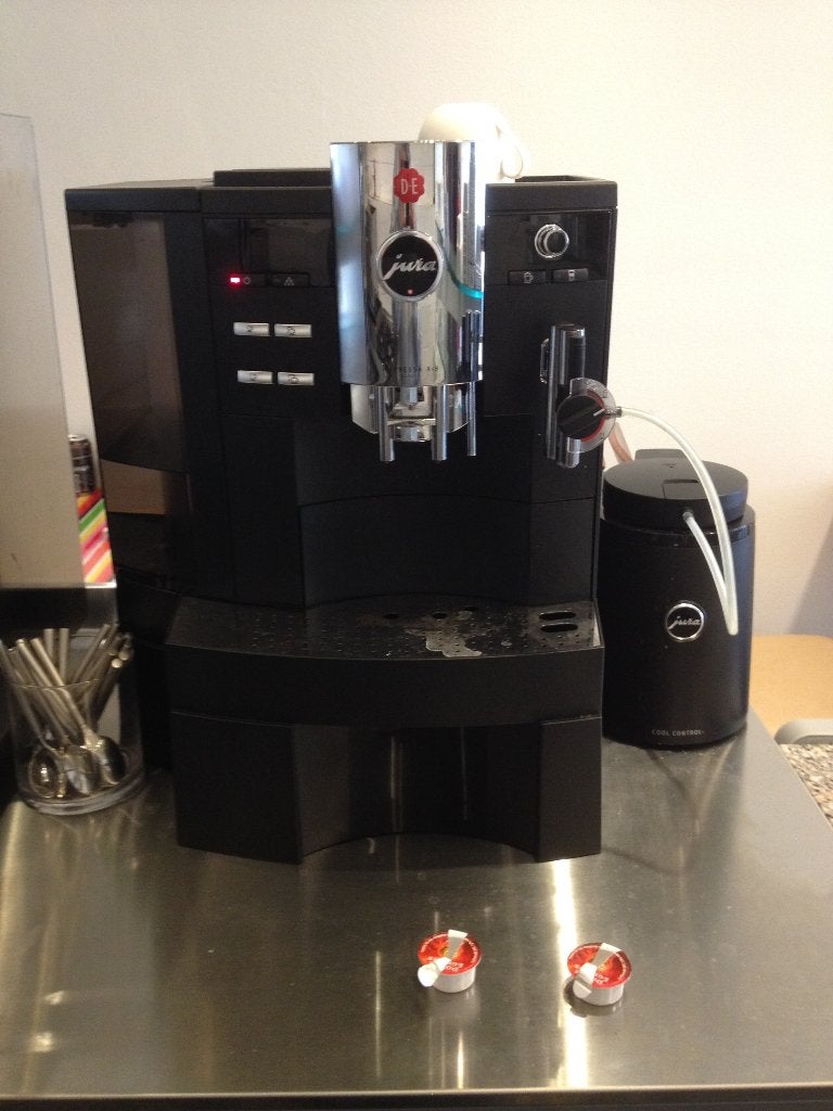 JURA PROFESSIONELE AUTOMATISCHE KOFFIEMACHINE, 10 kopjes of meer, Ophalen of Verzenden, Zo goed als nieuw, Koffiemachine