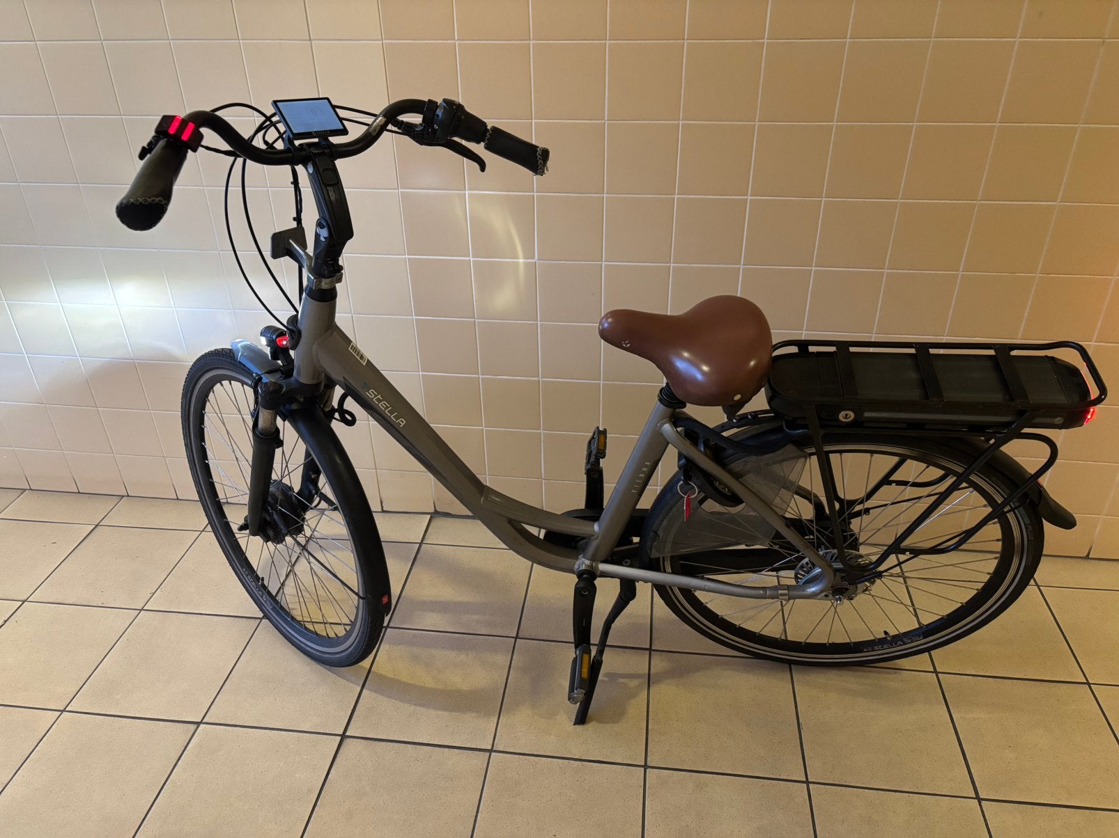 STELLA VIENNA elektrische fiets met oplader Bidden, 51 tot 55 cm, Ophalen, Zo goed als nieuw, Overige merken