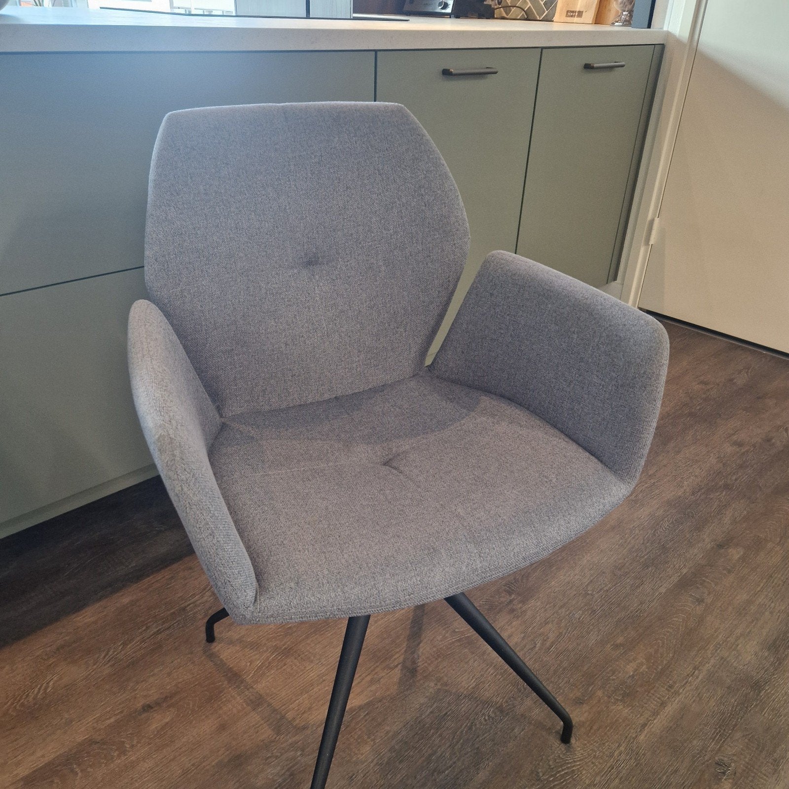 Stoelen (draai) Grijs voorzien van projectstoffering, Huis en Inrichting, Stoelen, Ophalen of Verzenden, Grijs
