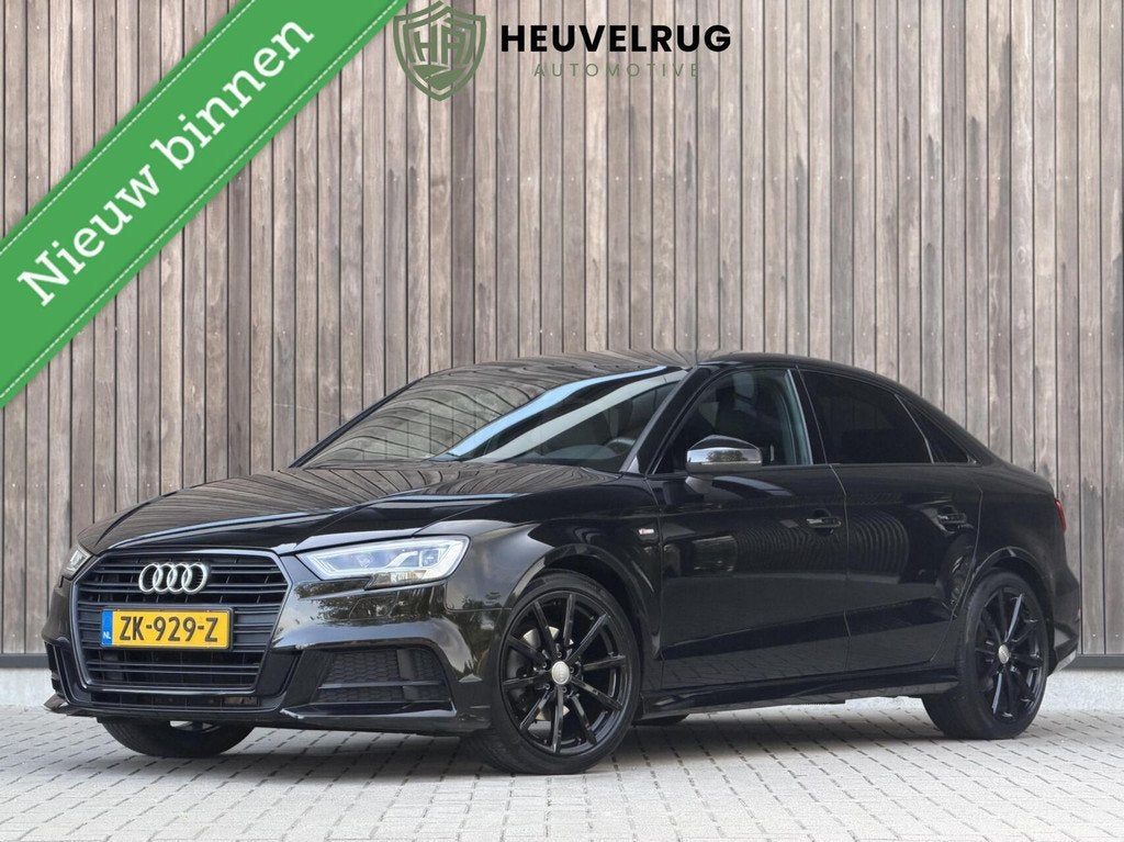 Audi A3 Limousine 30 TFSI S-LINE | BLACK PAKKET | NAP | TREK, Auto's, Audi, Stof, Gebruikt, 116 pk, Zwart
