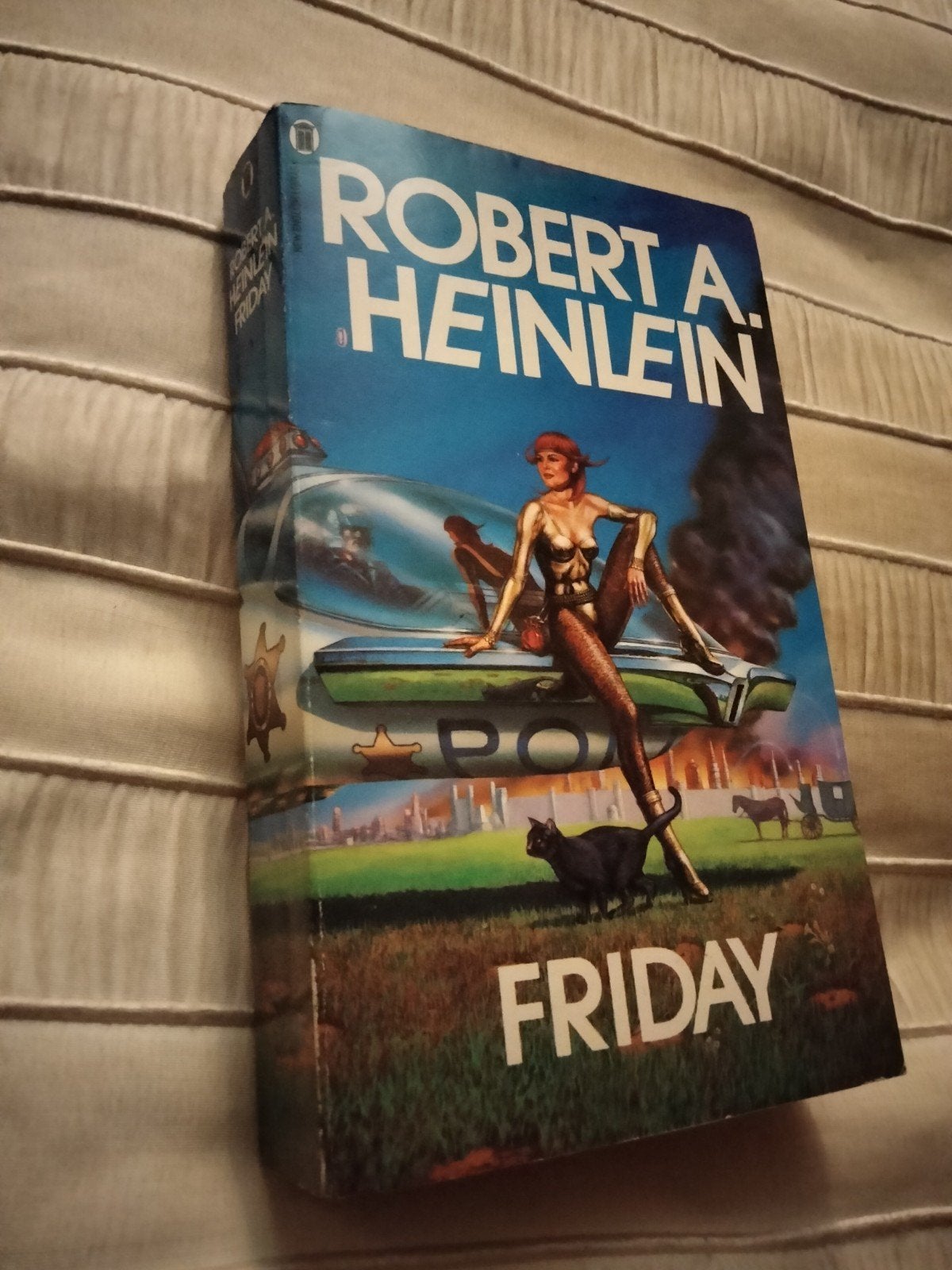 ROBERT A. HEINLEIN - FRIDAY, Boeken, Ophalen of Verzenden, Zo goed als nieuw, ROBERT A. HEINLEIN