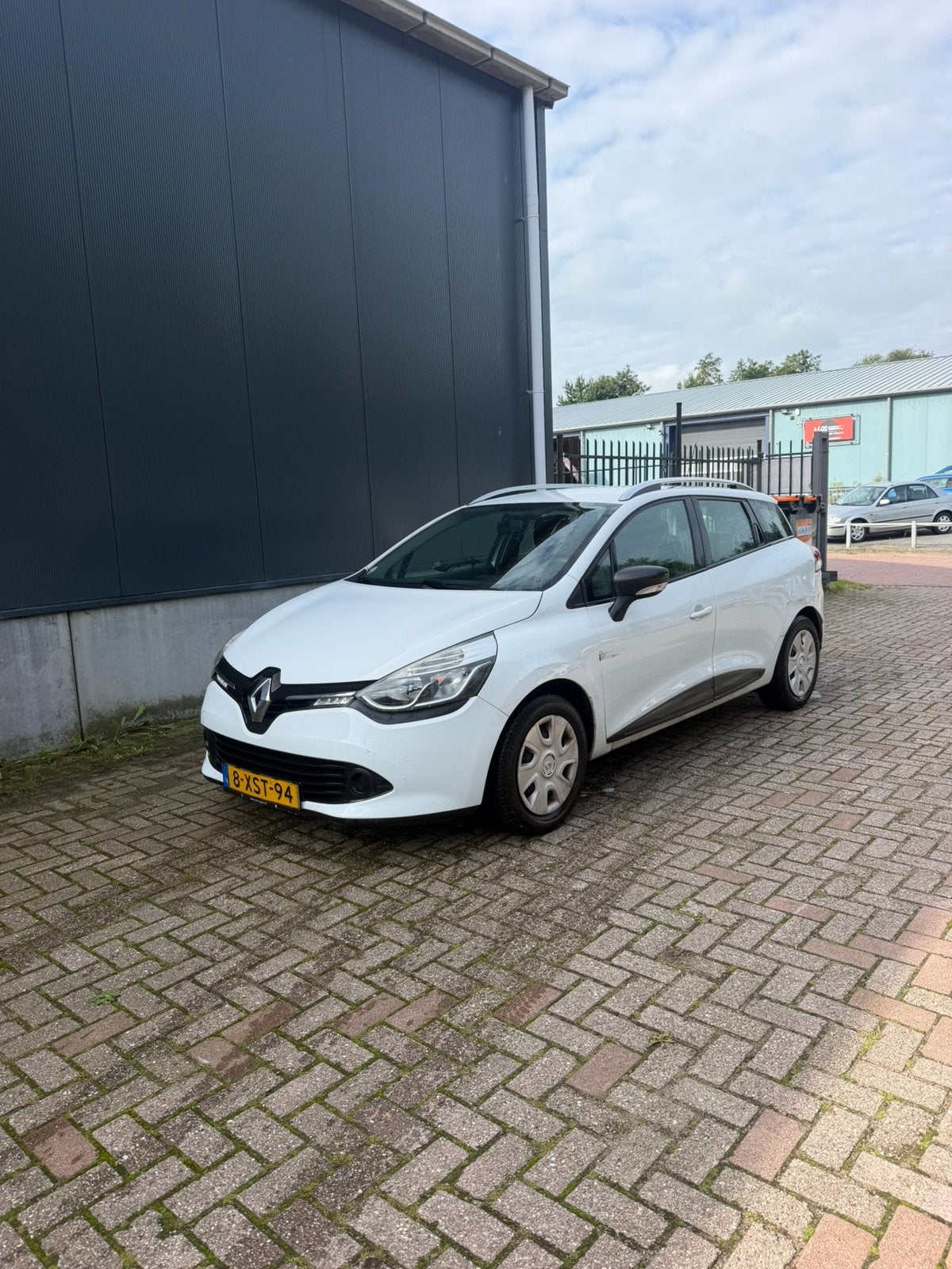 Renault Clio 1.5 DCI 66KW Estate 2014 lichte schade !