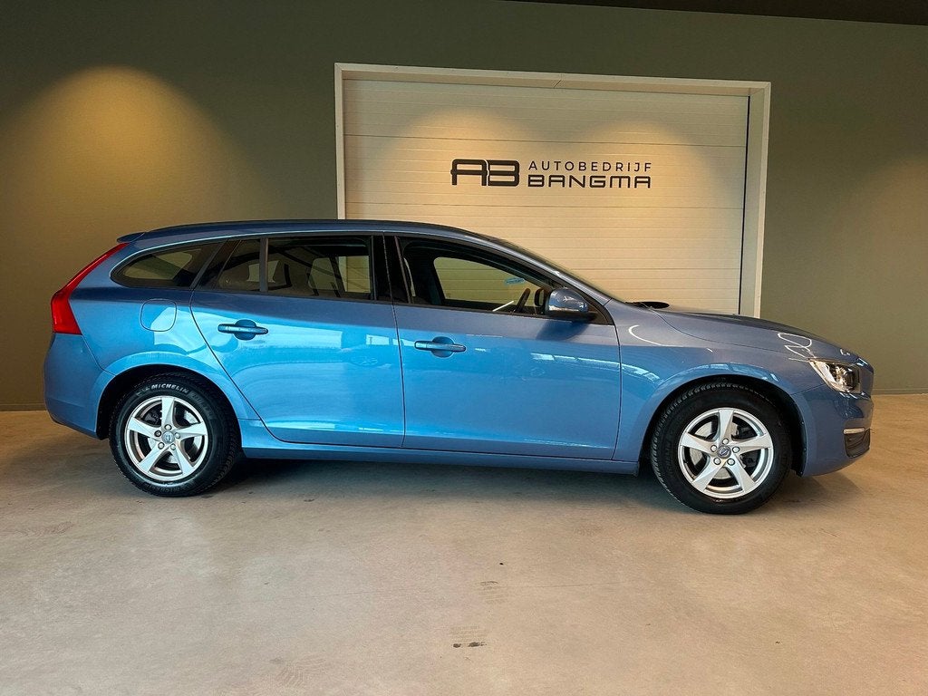 Volvo V60 1.6 D2 KINETIC-uitv/CLIMA AIRCO/NAVIGATIE/CRUISE C, Auto's, Volvo, Voorwielaandrijving, Euro 5, Stof, Gebruikt