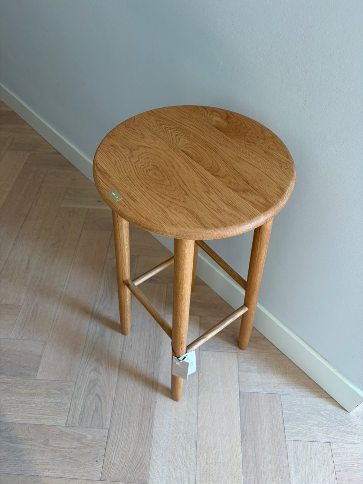 Eiken houten barkruk NIEUW Hübsch Acorn, Huis en Inrichting, Ophalen of Verzenden, Zo goed als nieuw, Hout