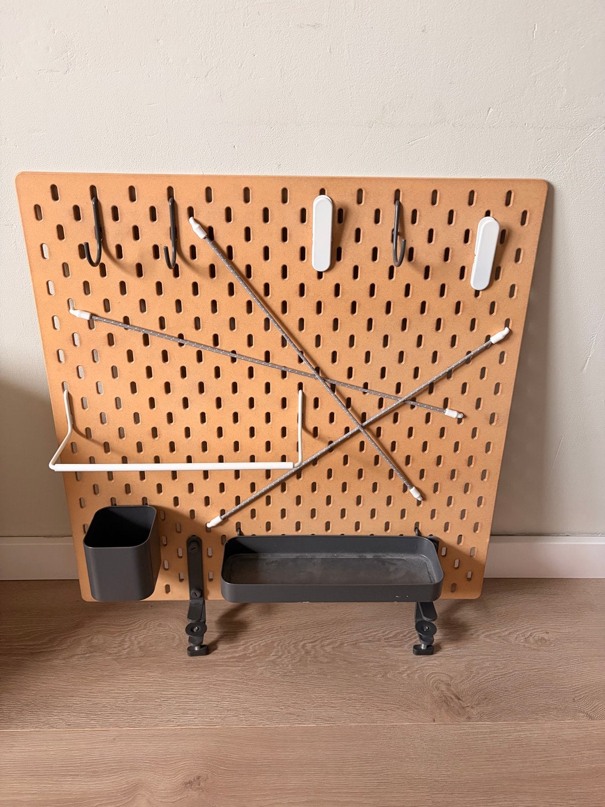 IKEA Skadis ophangbord met accessoires, Huis en Inrichting, Woonaccessoires | Overige, Ophalen, Hout, Meerkleurig, Zo goed als nieuw