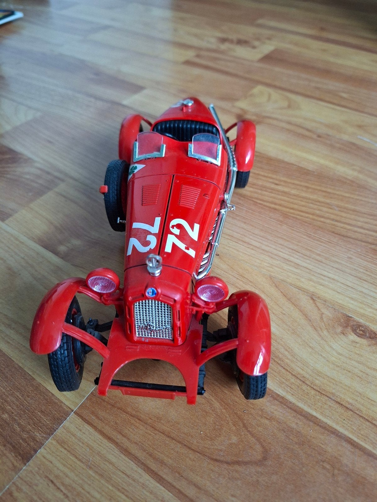 Alfa Romeo raceauto schaalmodel rood - nummer 72, Ophalen of Verzenden, Gebruikt, Auto, Overige merken