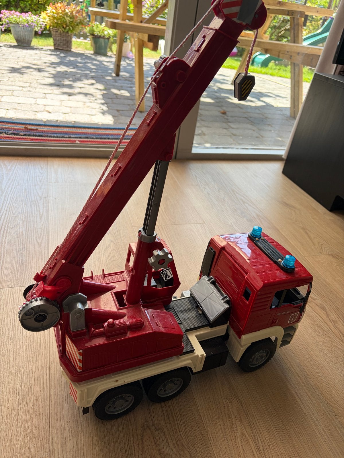 Grote rode speelgoedkraanwagen/ brandweerauto Bruder, Ophalen, Gebruikt