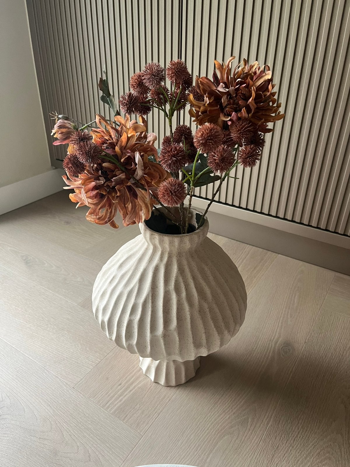 Vaas met decoratie kunsttakken PTMD, Met patroon/structuur, Ophalen of Verzenden, Zo goed als nieuw, Steen/keramiek