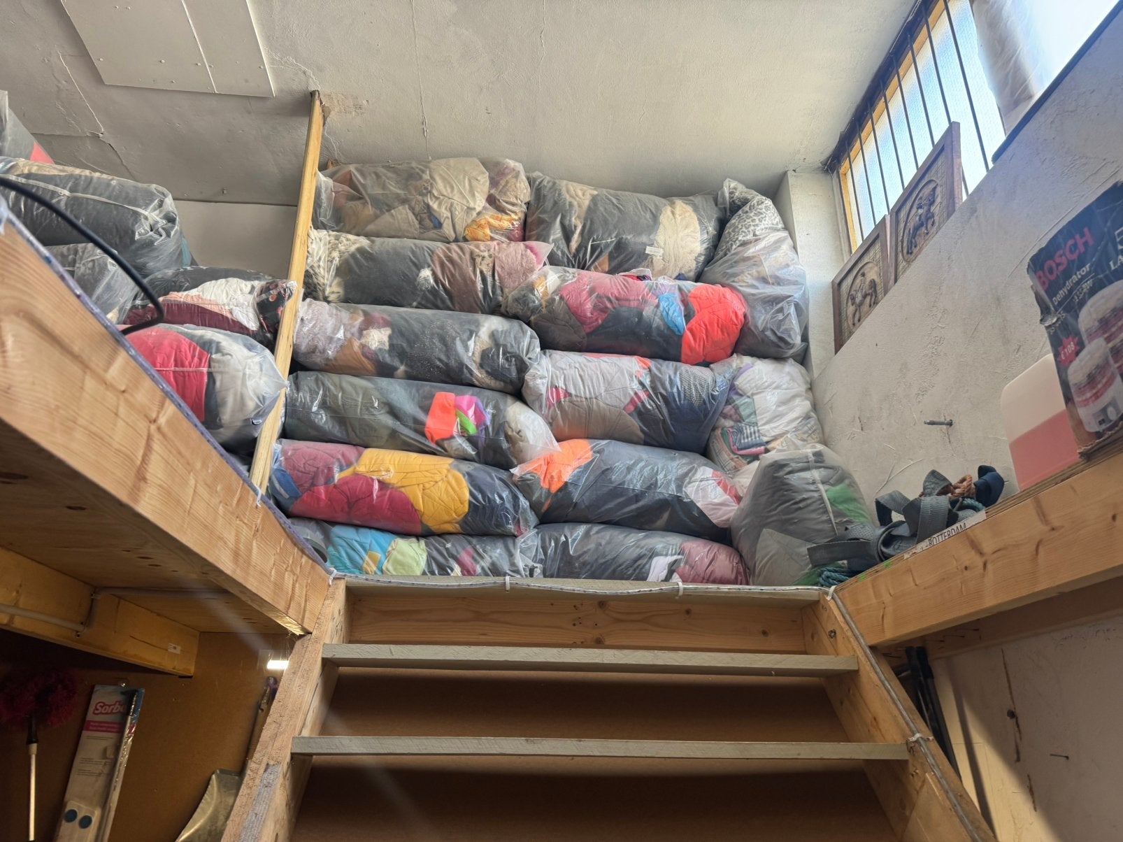 Grote partij dameskleding van circa 1.500 kg damesjassen, Kleding | Dames, Badmode en Zwemkleding, Ophalen, Nieuw, Overige typen