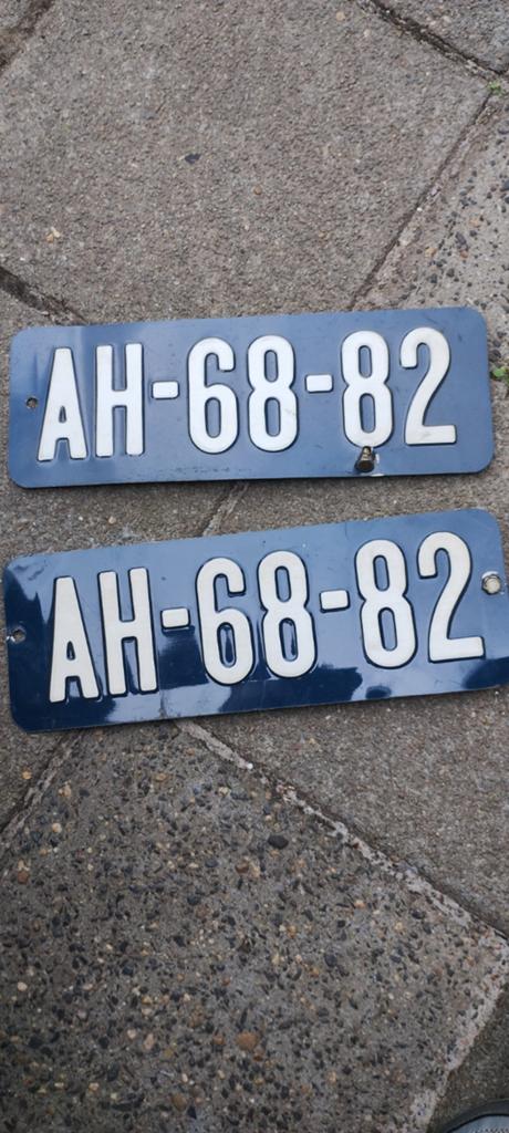 Set van 2 blauwe kentekenplaten AH-68-82, Auto diversen, Verzenden, Gebruikt