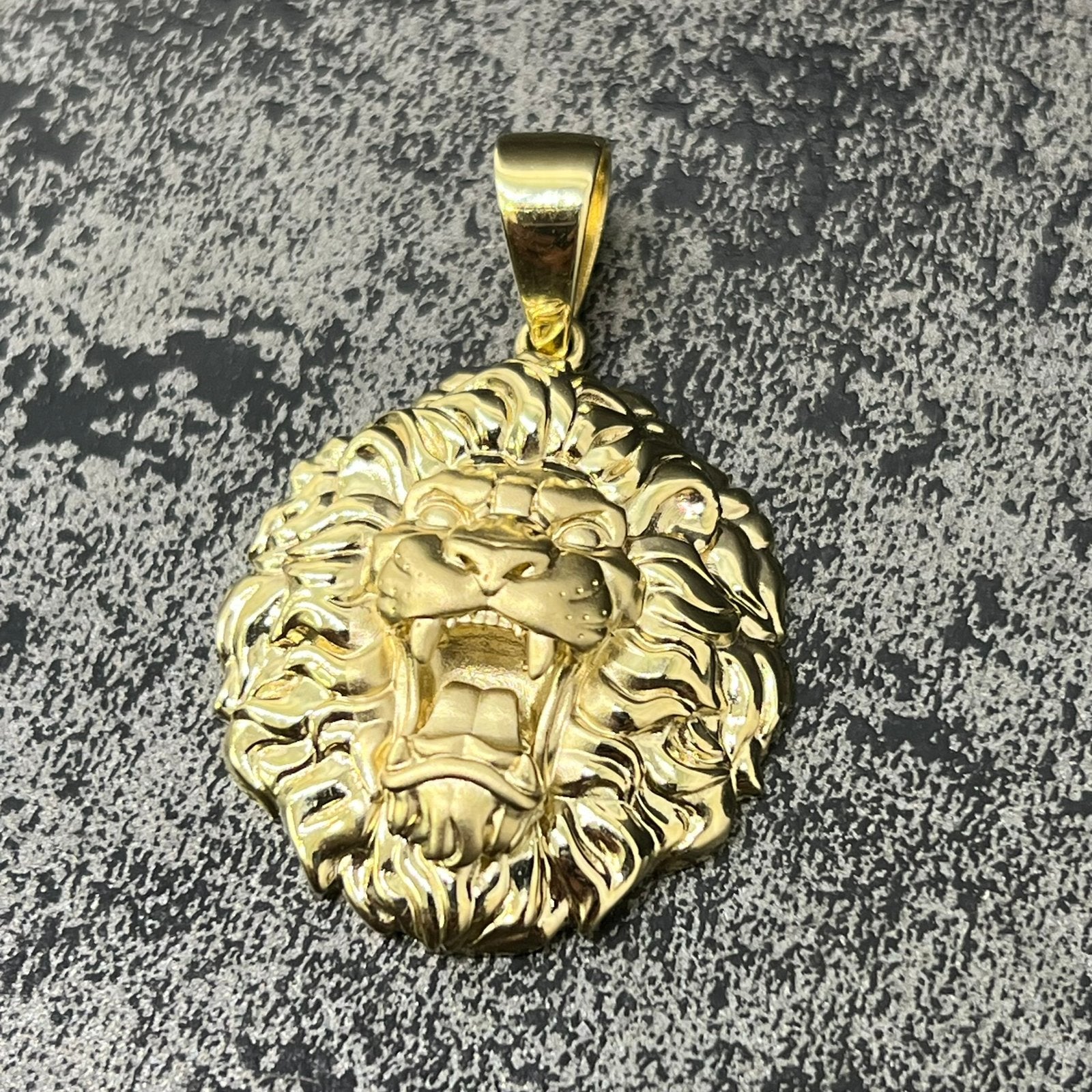 14 karaat gouden leeuw kop hanger, Ophalen of Verzenden, Zo goed als nieuw, Goud, Kruis of Symbool