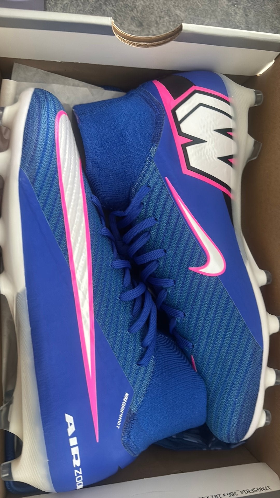 Voetbalschoenen nieuw, Maat XS of kleiner, Ophalen of Verzenden, Zo goed als nieuw, Shirt