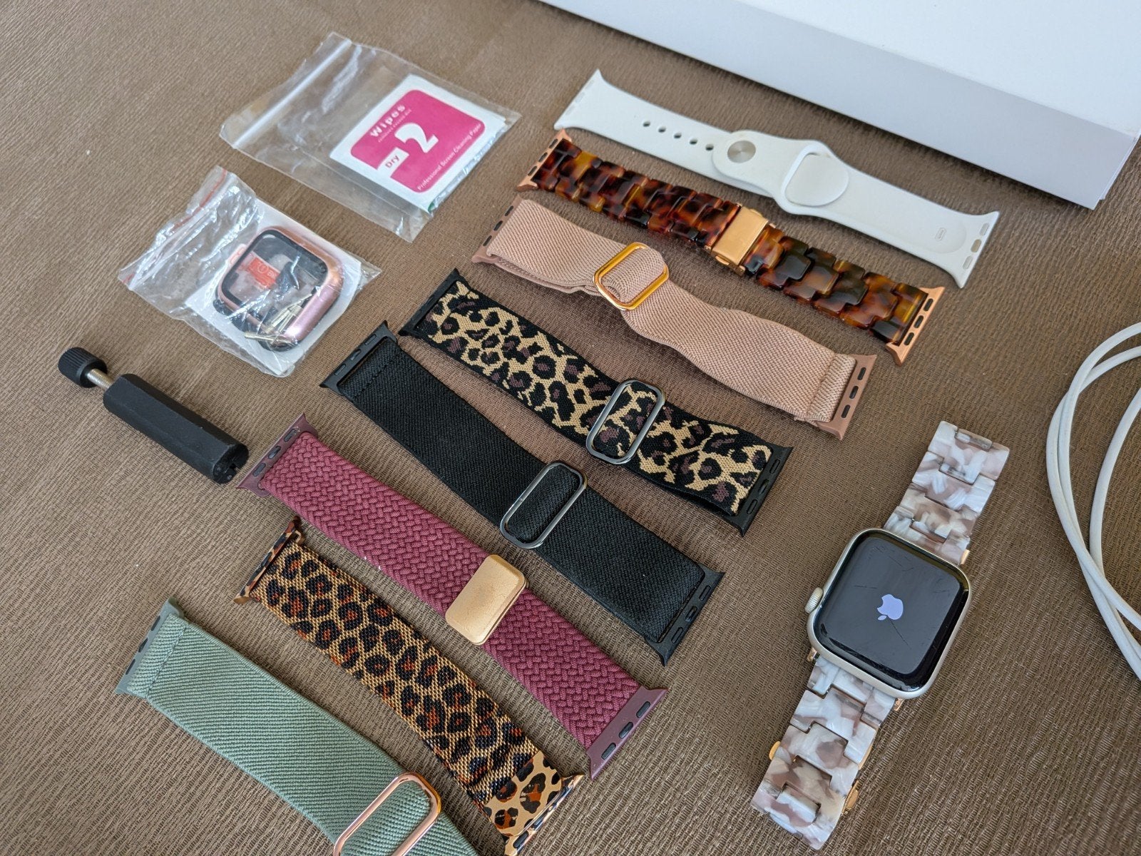 Apple watch Se inc Bandjes bieden!, IOS, Ophalen of Verzenden, Zo goed als nieuw, Waterdicht