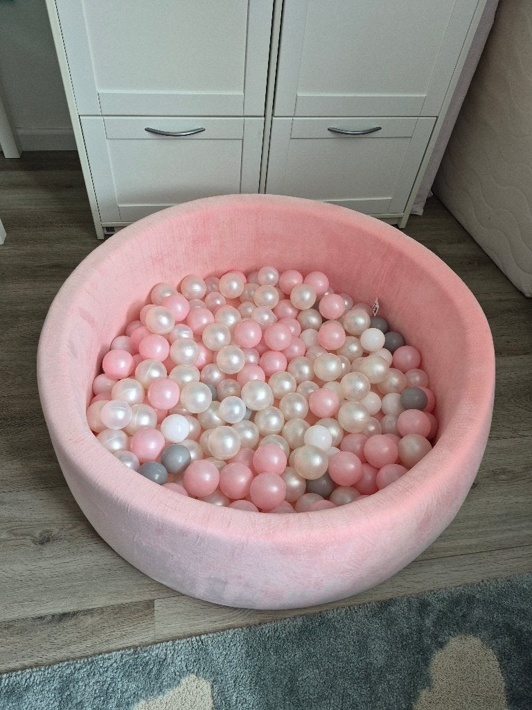 Roze ballenbak met ballen (grijs, wit, roze), Ophalen, Zo goed als nieuw, Overige typen