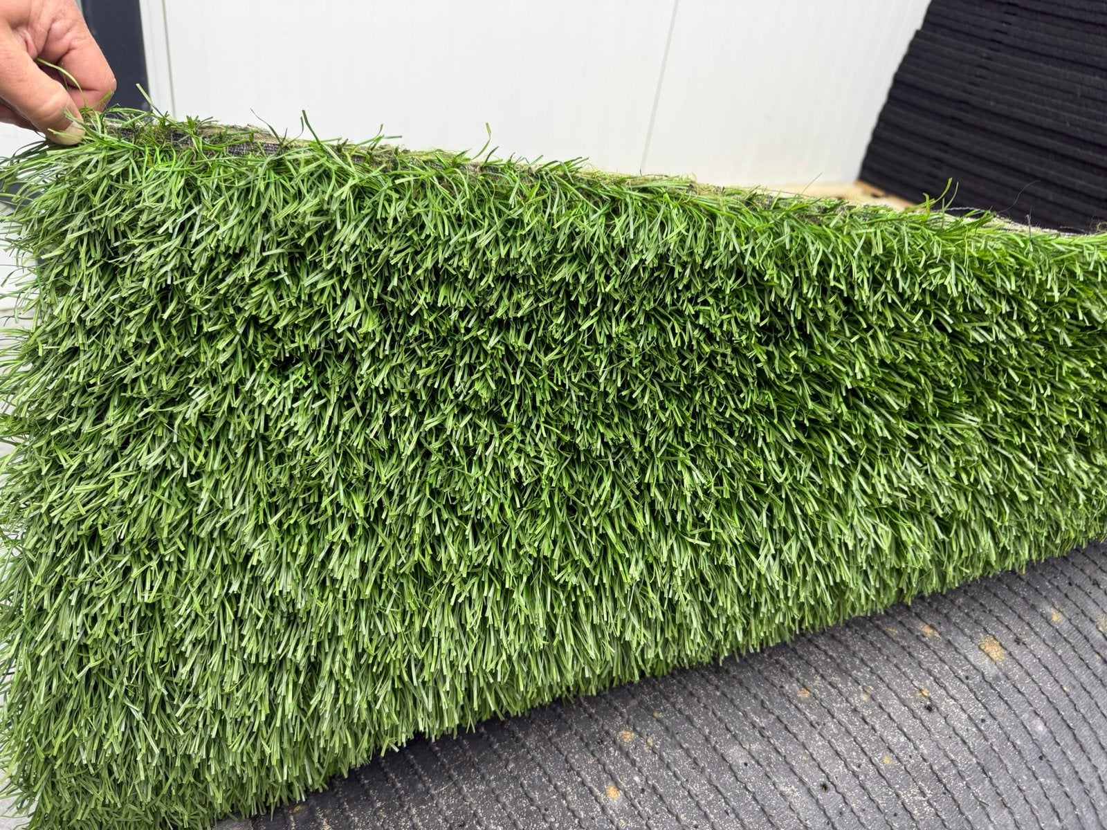 Gebruikt kunstgras - 4 meter breed - €10,- per m2, Ophalen of Verzenden, Nieuw, 20 m² of meer